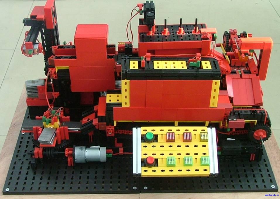 参赛作品——全自动餐盘清洗机